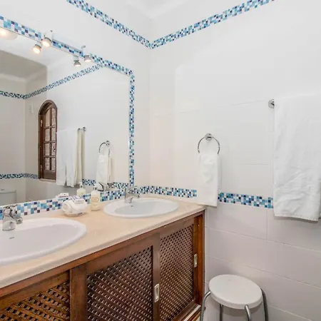 Sleeps 8 With Pool Air Con And Wifi Villa *