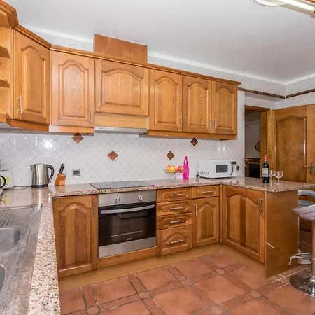 Sleeps 8 With Pool Air Con And Wifi Gale de Cima