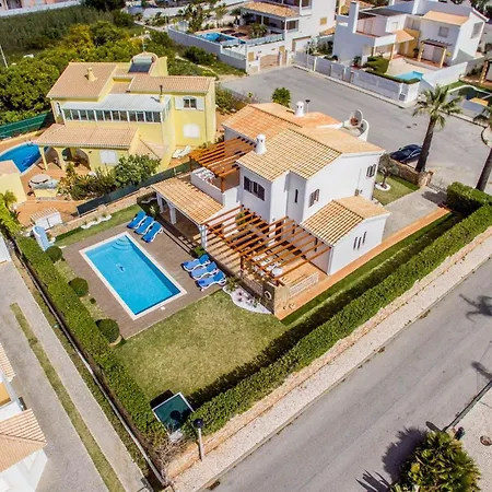Villa Sleeps 8 With Pool Air Con And Wifi *