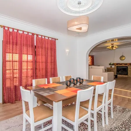 Sleeps 8 With Pool Air Con And Wifi Villa *