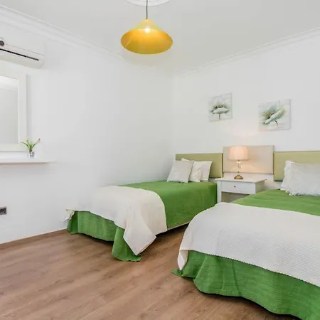 Sleeps 8 With Pool Air Con And Wifi Gale de Cima