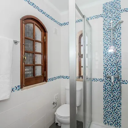 Sleeps 8 With Pool Air Con And Wifi Villa