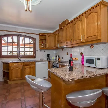 Villa Sleeps 8 With Pool Air Con And Wifi Gale de Cima