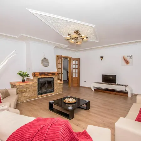 Sleeps 8 With Pool Air Con And Wifi Villa *