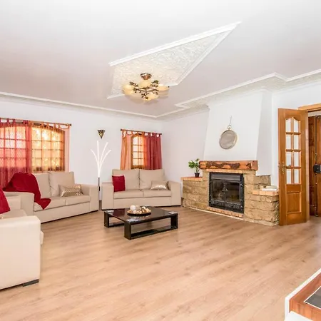 Sleeps 8 With Pool Air Con And Wifi Villa *