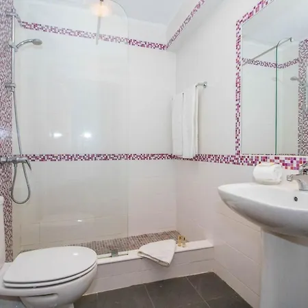 וילה Sleeps 8 With Pool Air Con And Wifi *