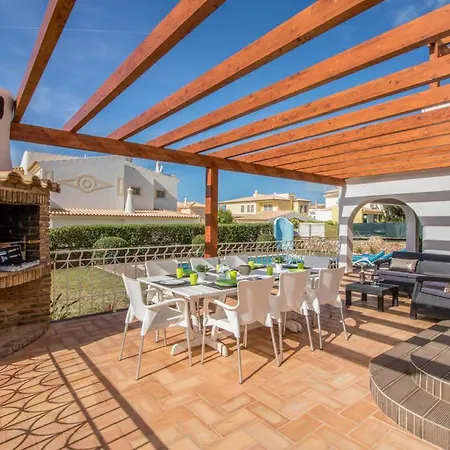 Sleeps 8 With Pool Air Con And Wifi *